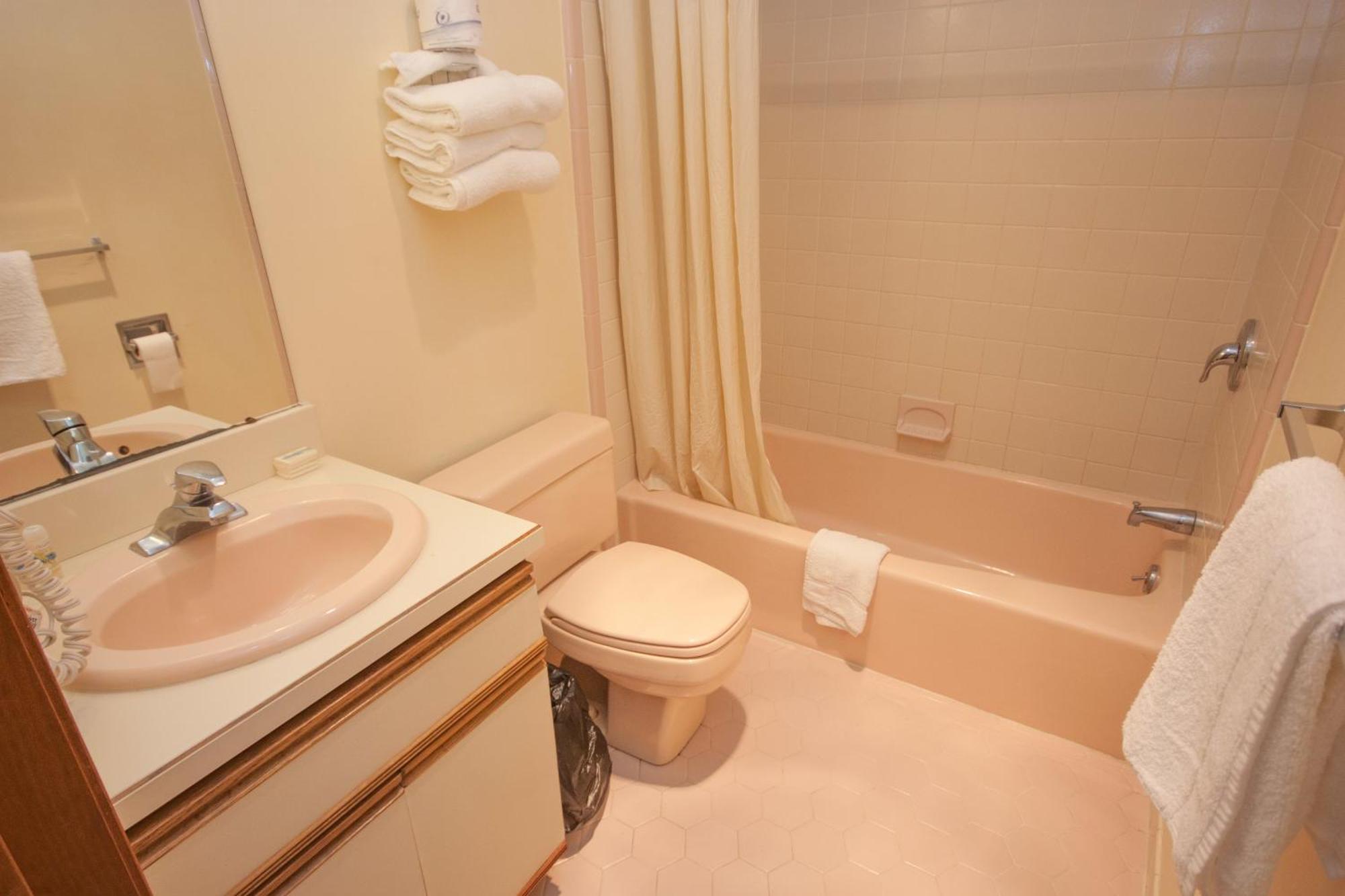 Standard Room,688717179:JPEG